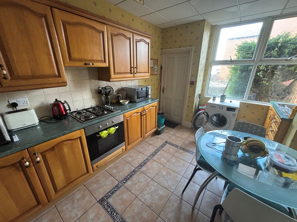 Property photo 3 of 6 Kitchen