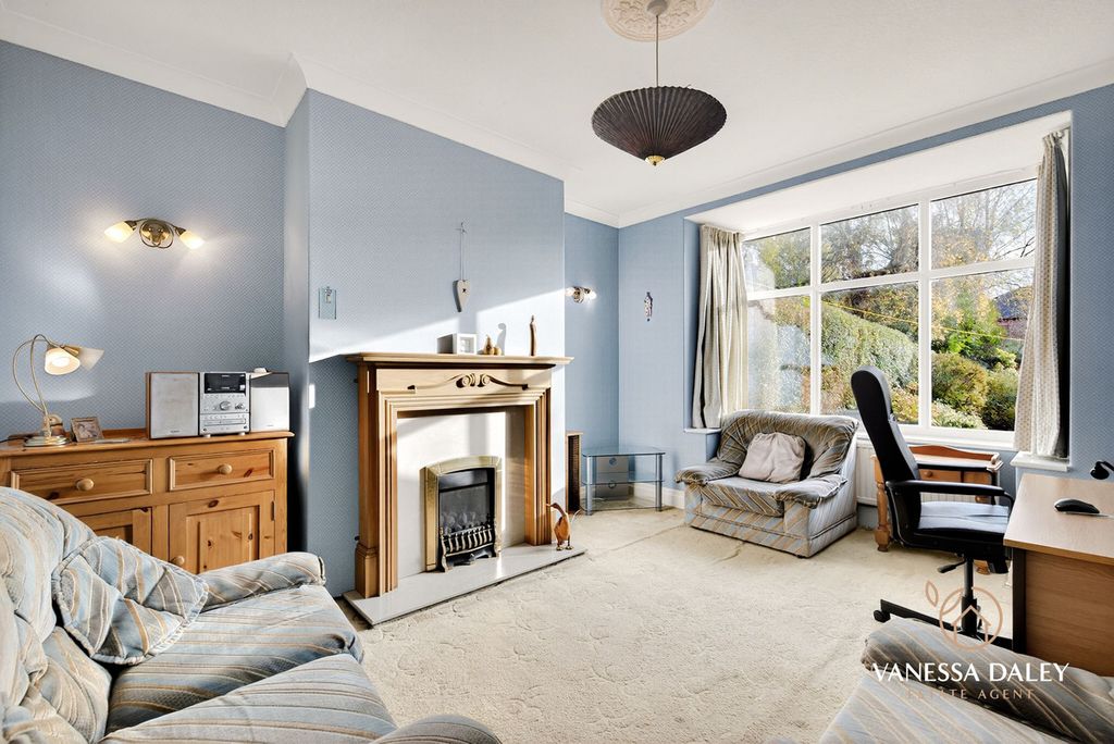 Property photo 2 of 27