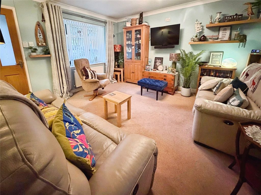 Property photo 2 of 19 Lounge