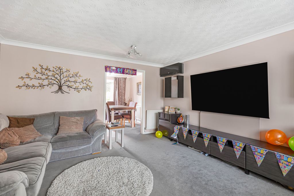 Property photo 2 of 20 Living Room