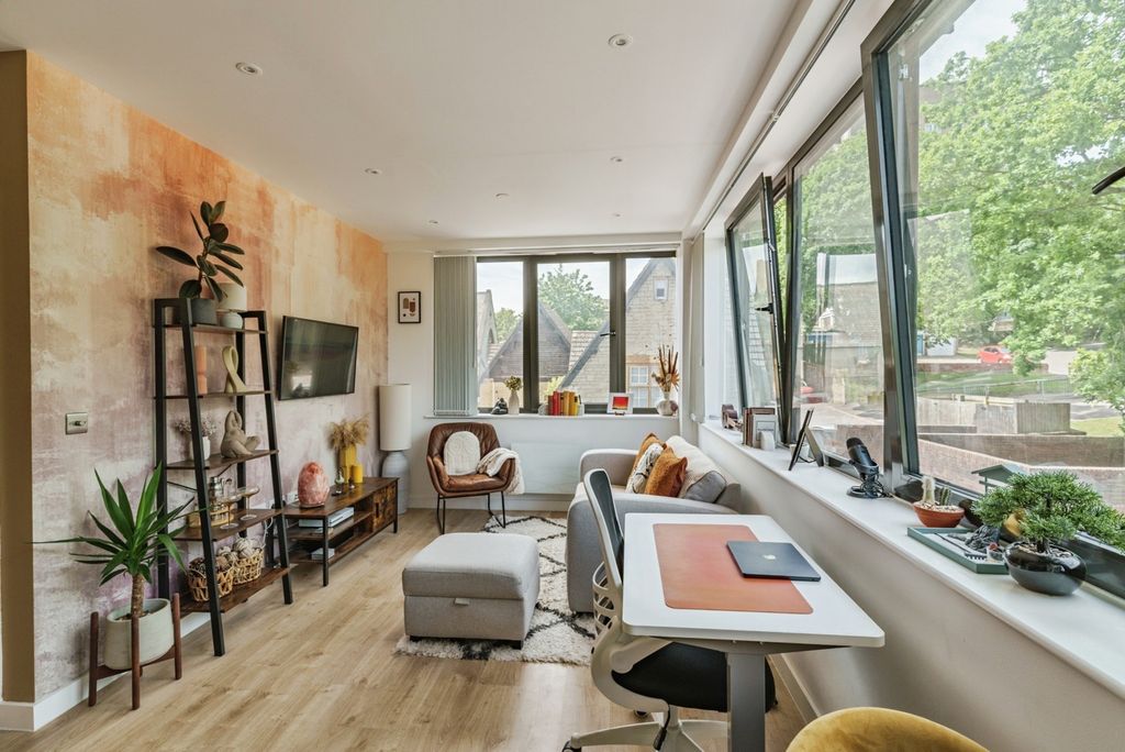 Property photo 3 of 12 Pbox-Img.Jpg