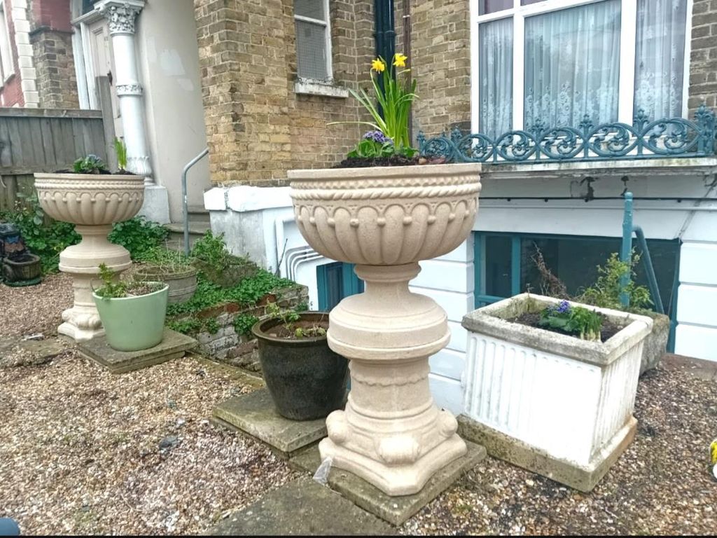 Property photo 1 of 16 External