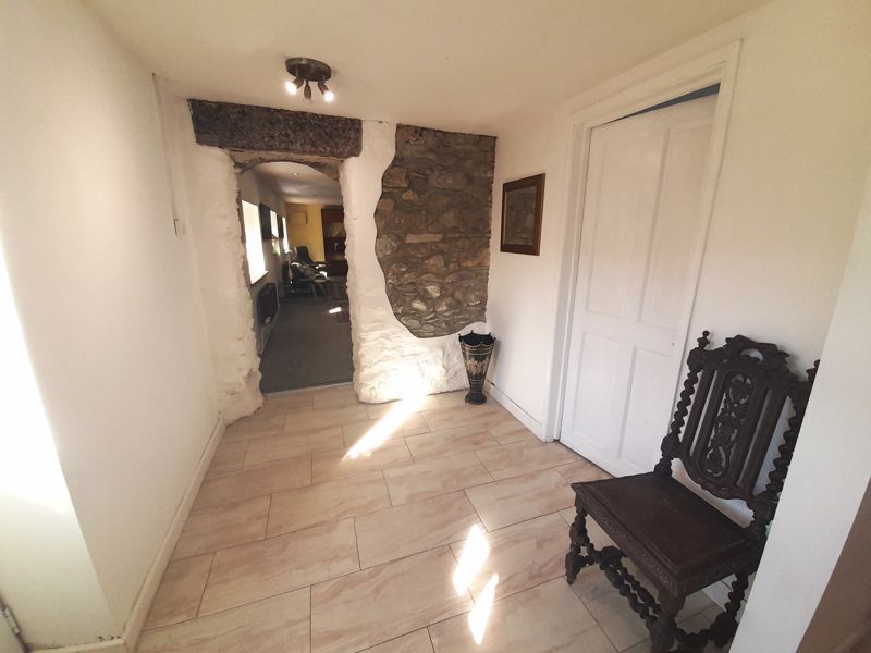 Property photo 3 of 24 Entrance Hall