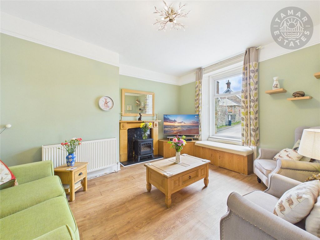 Property photo 2 of 19 Sitting Room