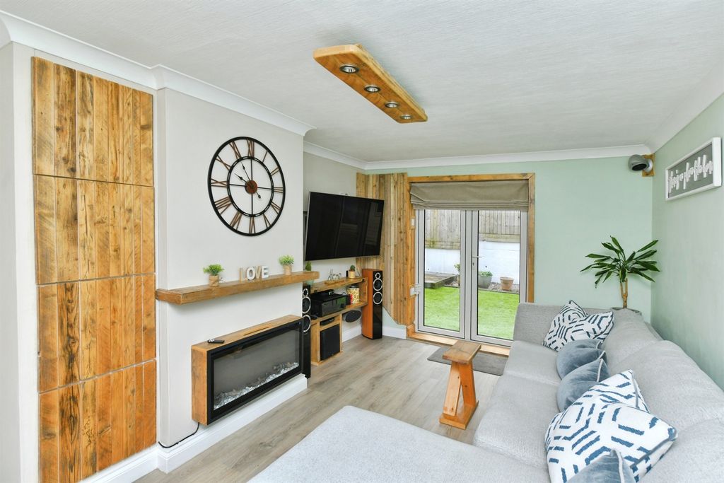 Property photo 3 of 17