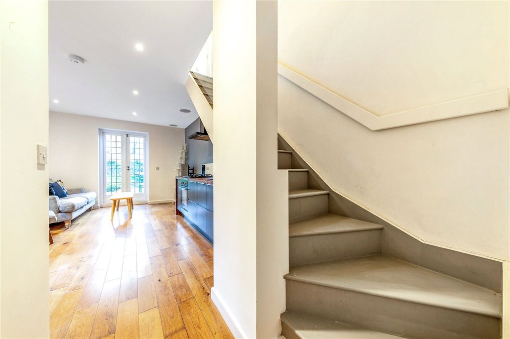 Property photo 3 of 11 Picture No. 12