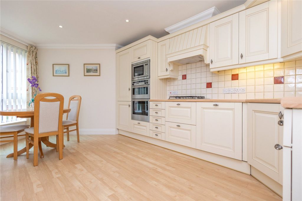 Property photo 3 of 19 Picture No. 11