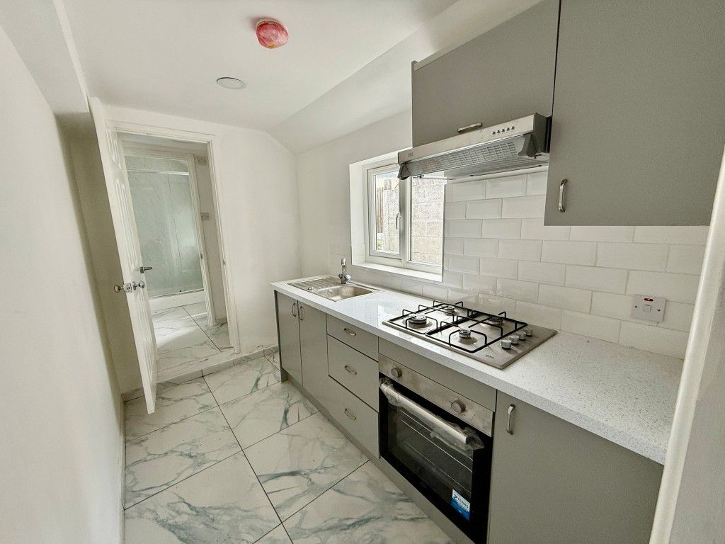Property photo 3 of 8 Kitchen