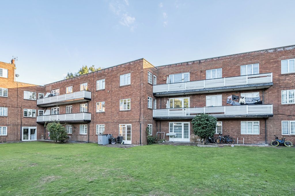 Property photo 2 of 20 1356239-19-68dc09...