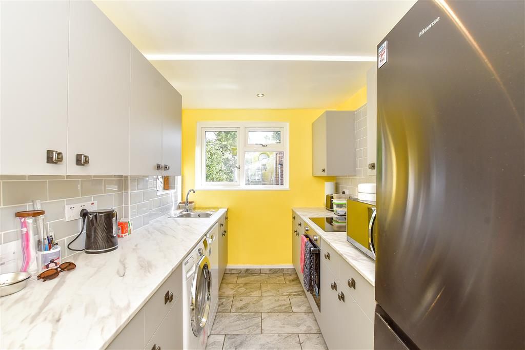 Property photo 1 of 8 Kitchen
