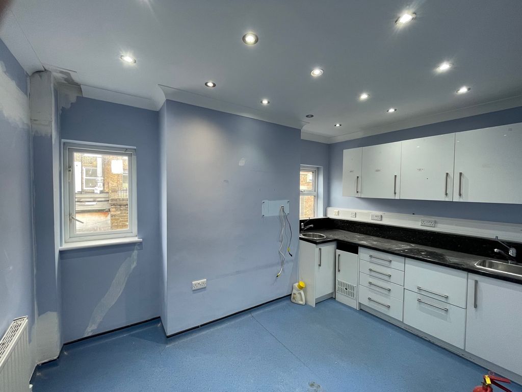 Property photo 1 of 2