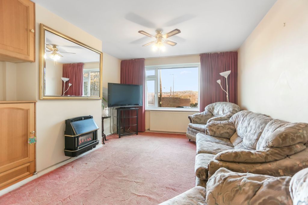 Property photo 2 of 18