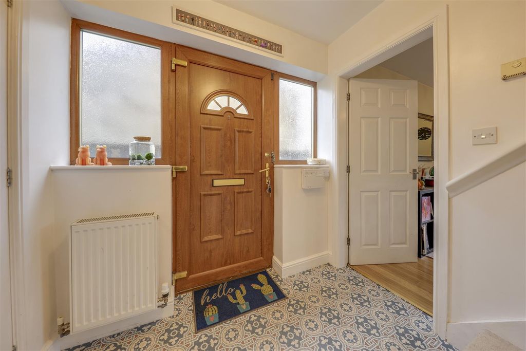 Property photo 3 of 21 Hallway