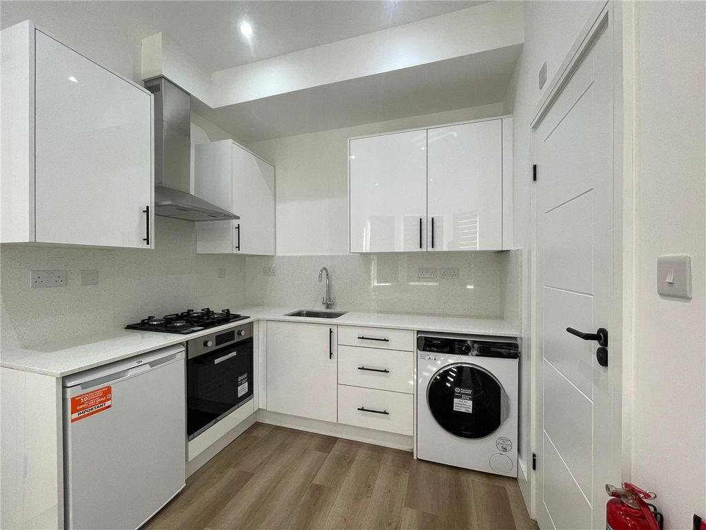 Property photo 3 of 6 Picture No. 06