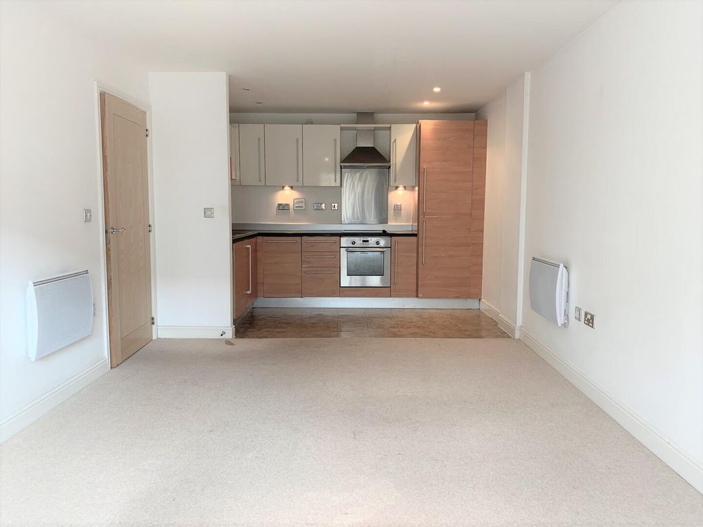Property photo 2 of 10 Living Room/Kitchen