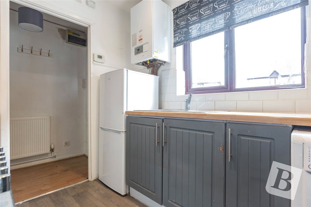 Property photo 2 of 17 Kitchen