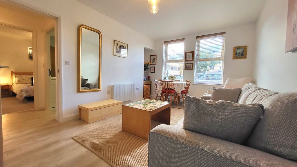 Property photo 3 of 11