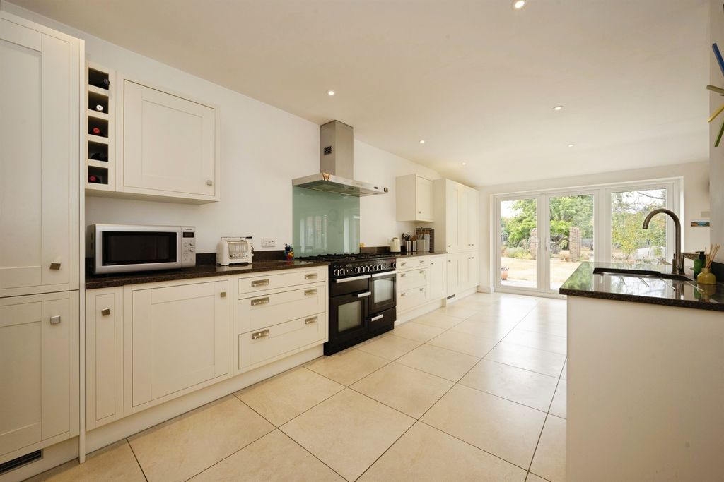 Property photo 2 of 32