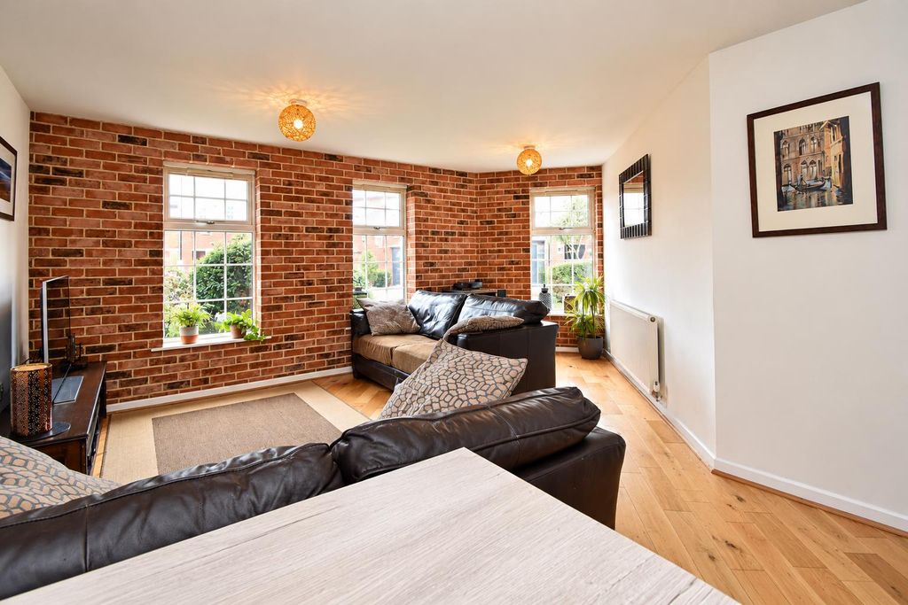 Property photo 2 of 14