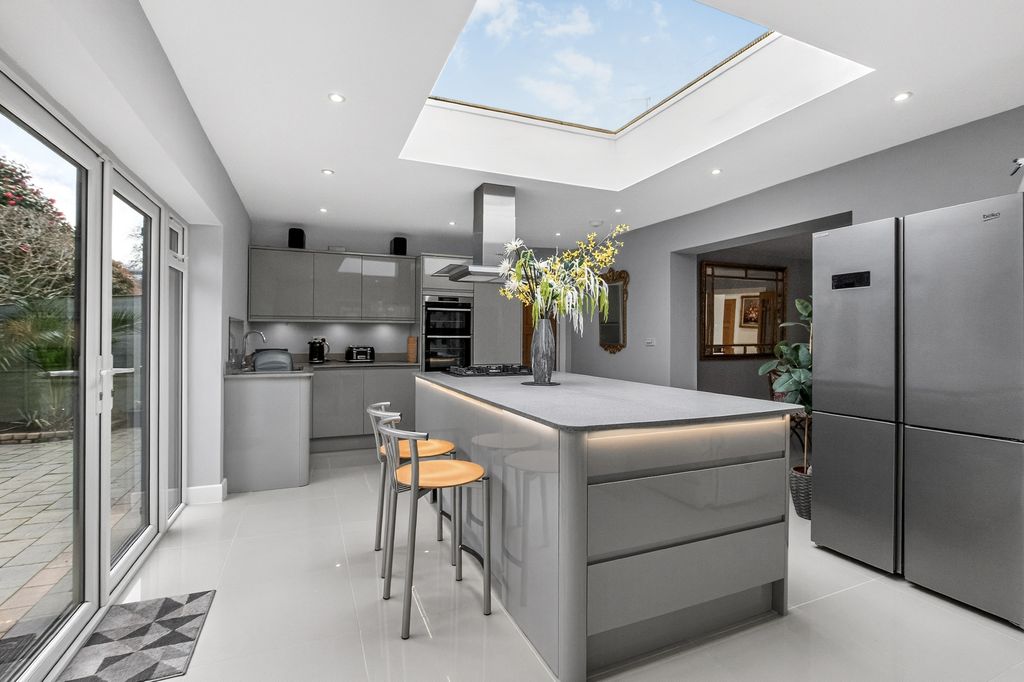 Property photo 3 of 24