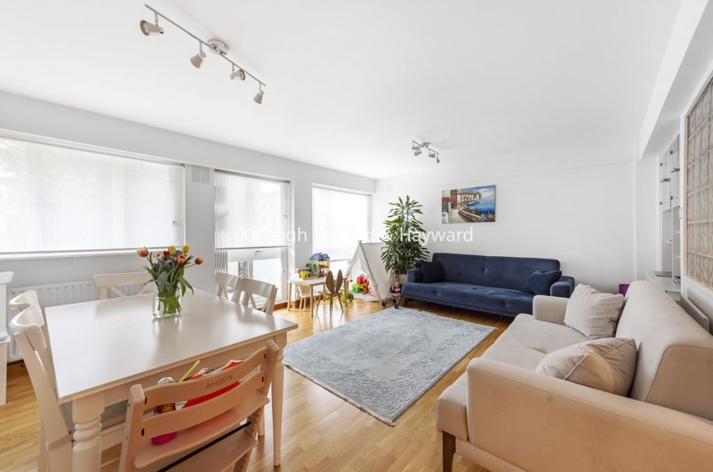 Property photo 1 of 9 Reception