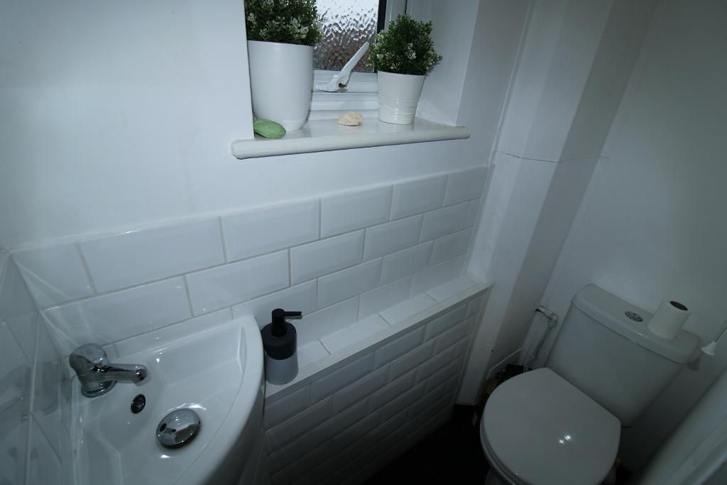 Property photo 3 of 9 Cloakroom