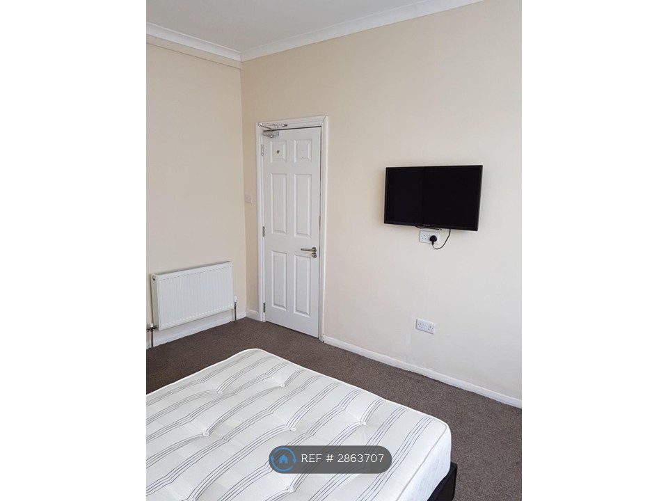 Property photo 2 of 22 Room 1 - d/S Front