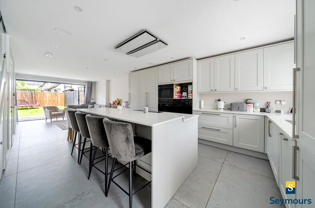 Property photo 2 of 19 Open Plan Living