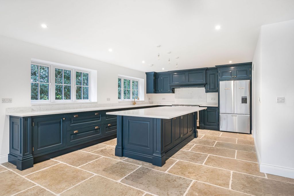 Property photo 2 of 24