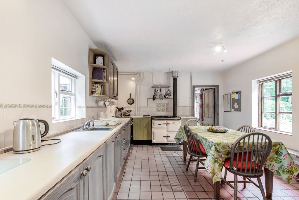 Property photo 2 of 33