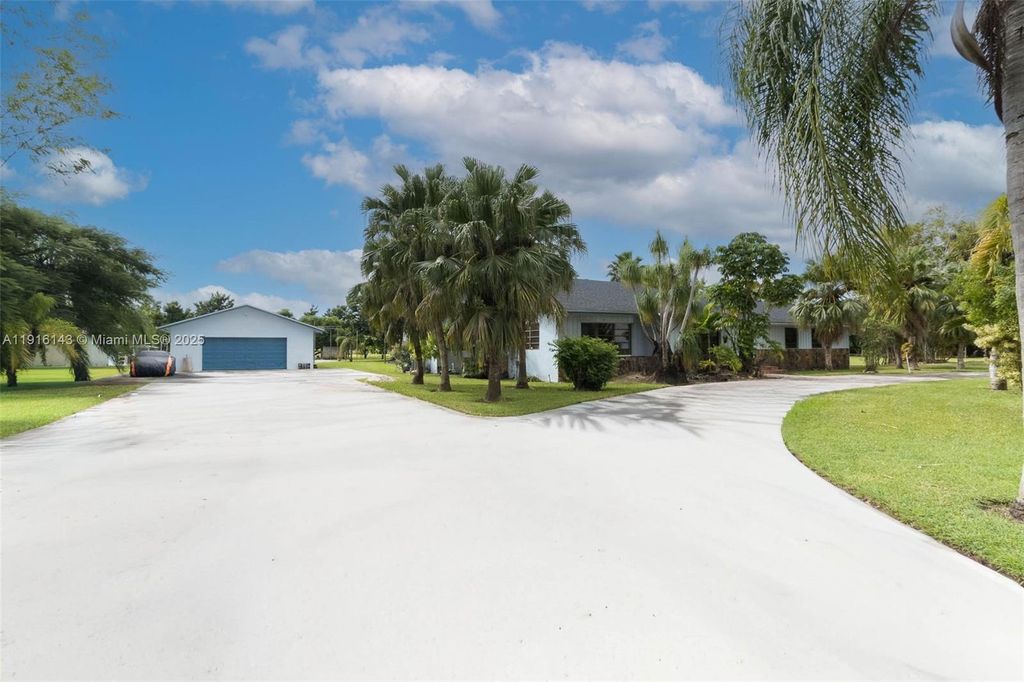 Property photo 1 of 26