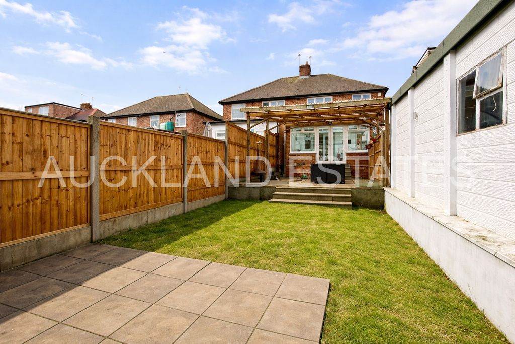 Property photo 2 of 25 Image00003