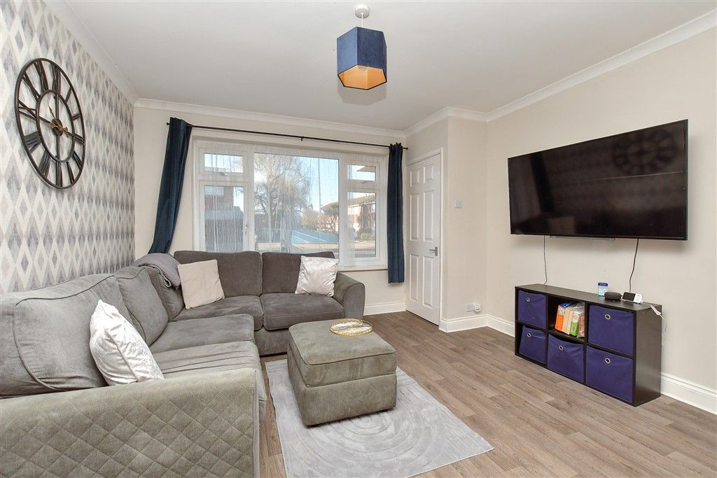 Property photo 3 of 9 Lounge/Diner