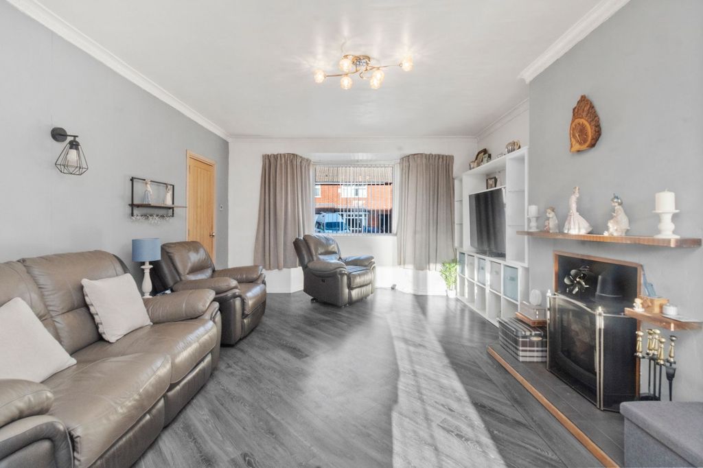 Property photo 2 of 31