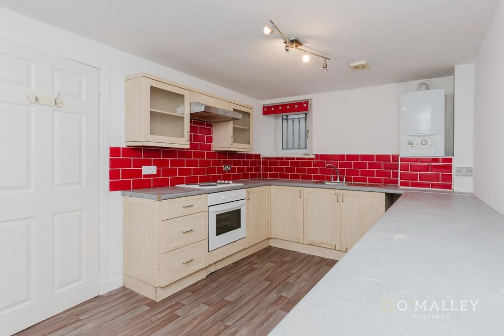 Property photo 2 of 10 Kitchen