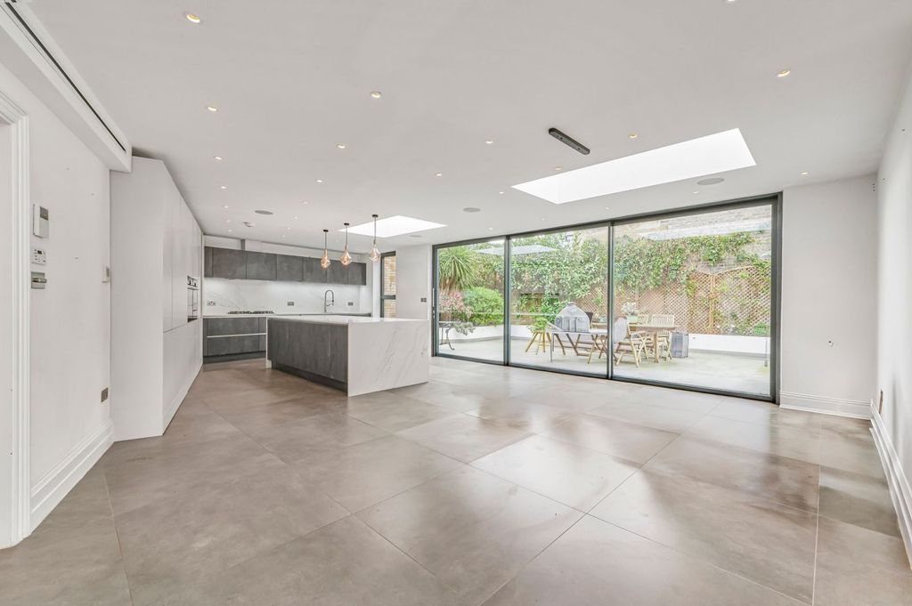 Property photo 1 of 22 Picture No. 28