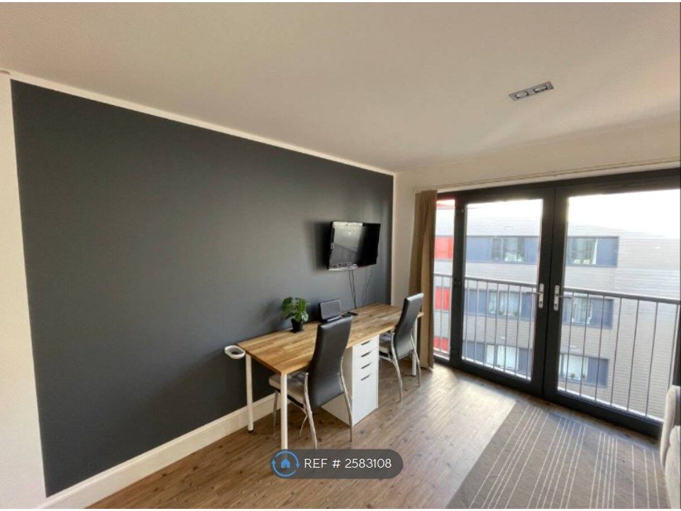Property photo 2 of 11 Central Flat, Perfect For Wfh