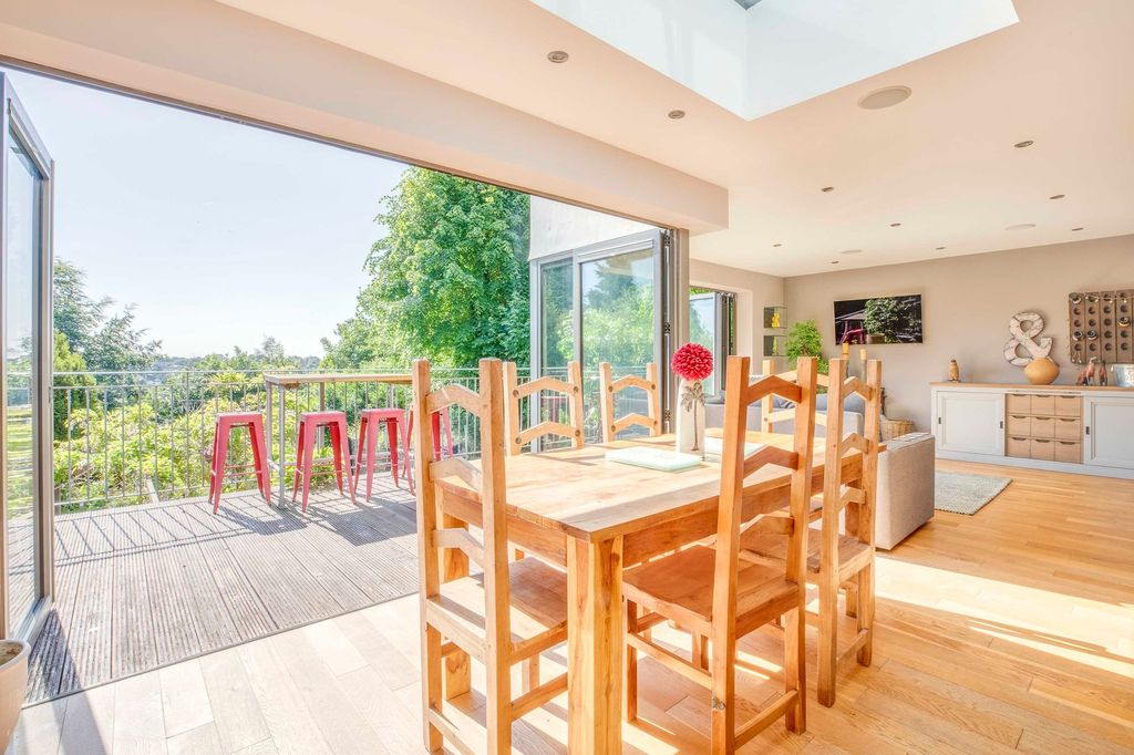 Property photo 3 of 20