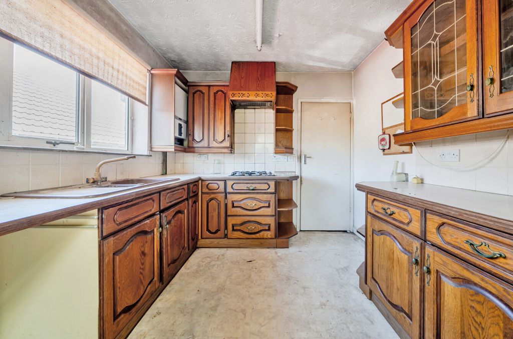 Property photo 3 of 13 1484982-3-6A43F7F...