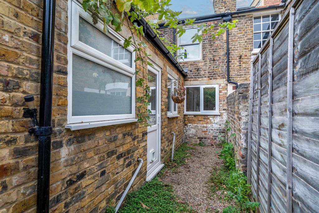 Property photo 2 of 17 3537674
