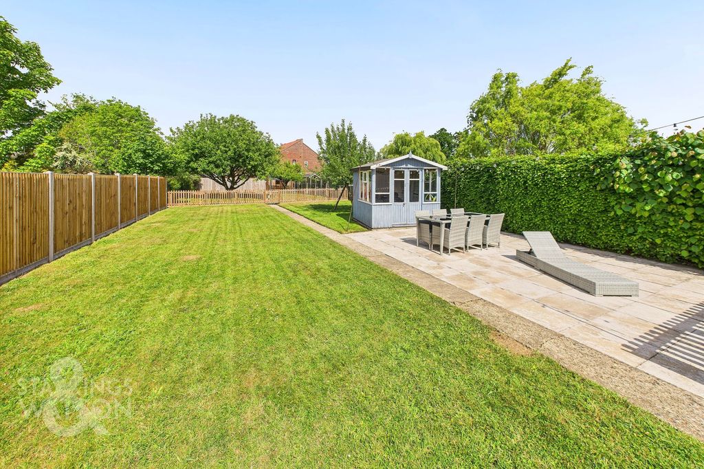 Property photo 2 of 28