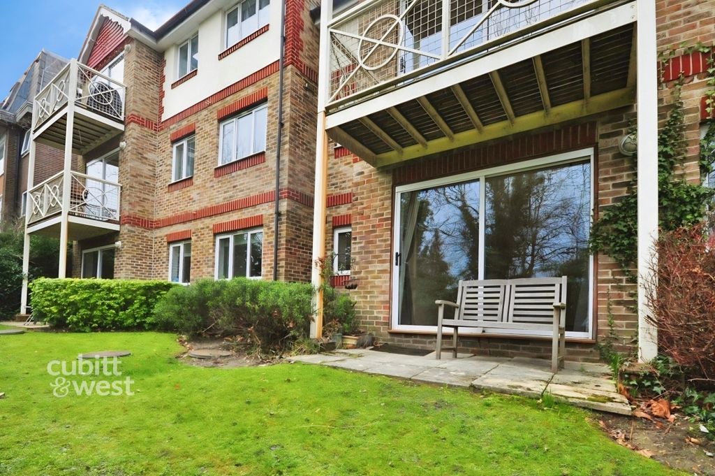 Property photo 1 of 9 3E308091-Patio