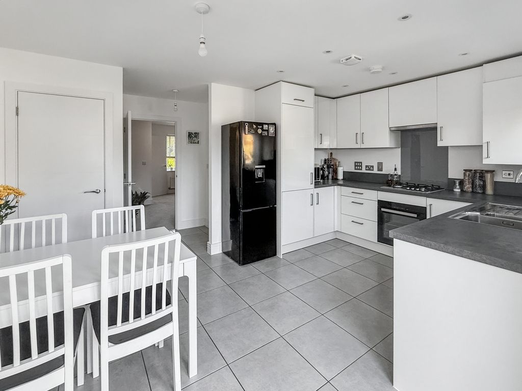 Property photo 2 of 12 Image00044