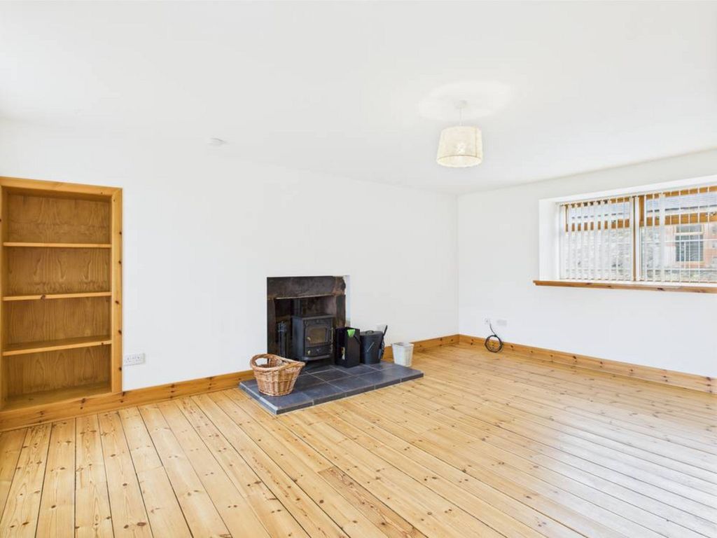 Property photo 3 of 27