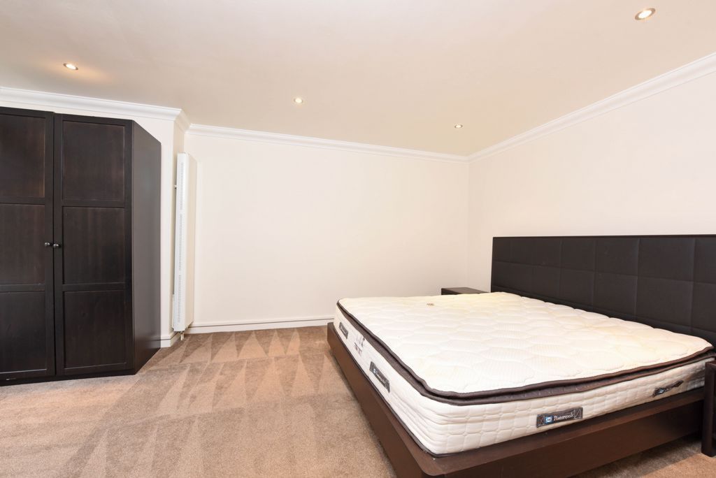 Property photo 3 of 6 Bedroom