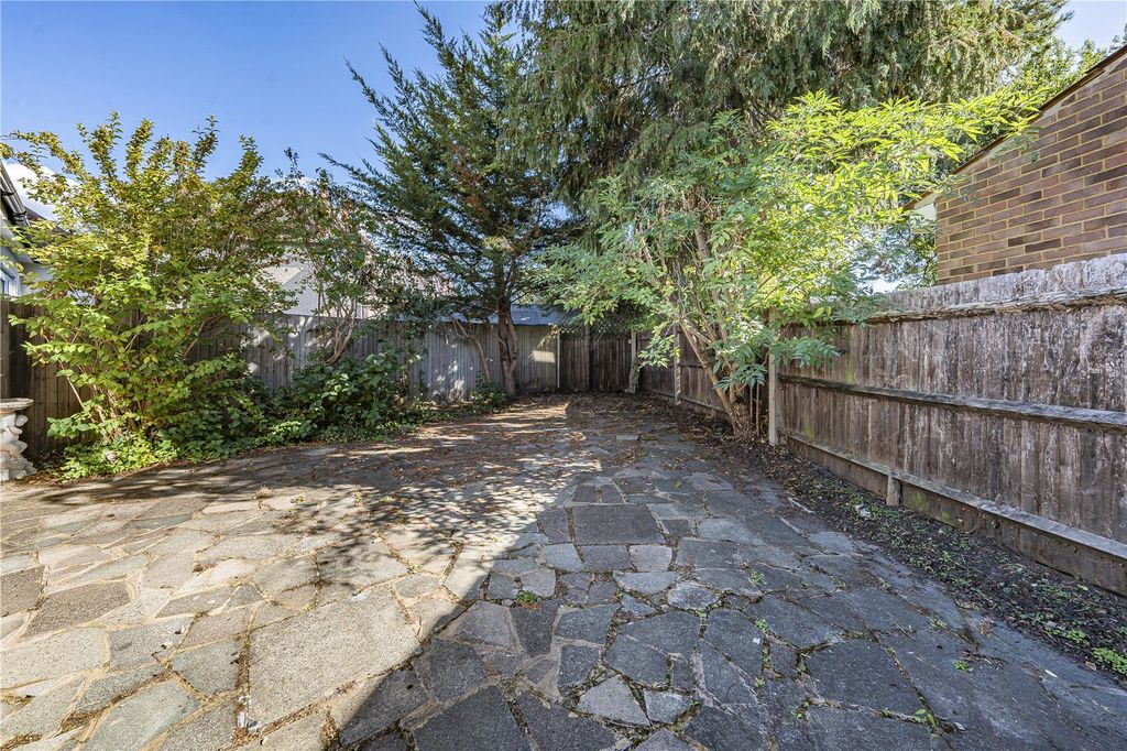 Property photo 2 of 13 Garden