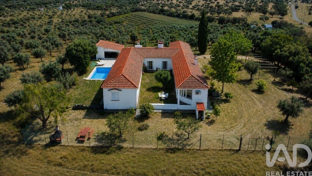 Property photo 1 of 40