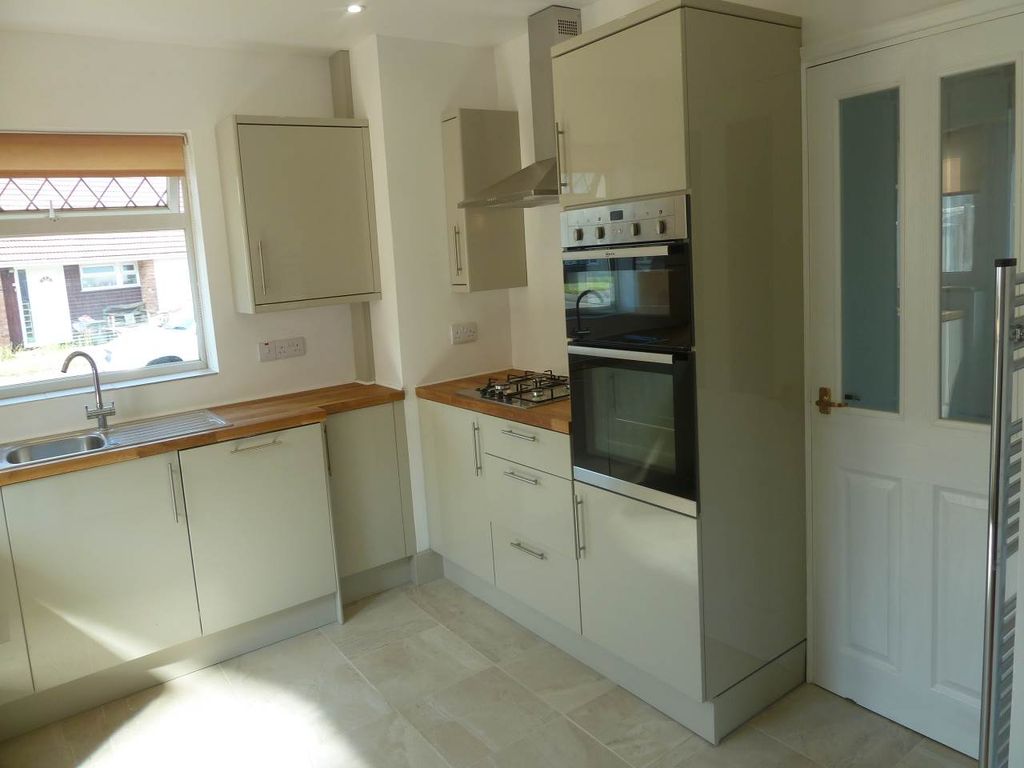 Property photo 2 of 17 Kitchen