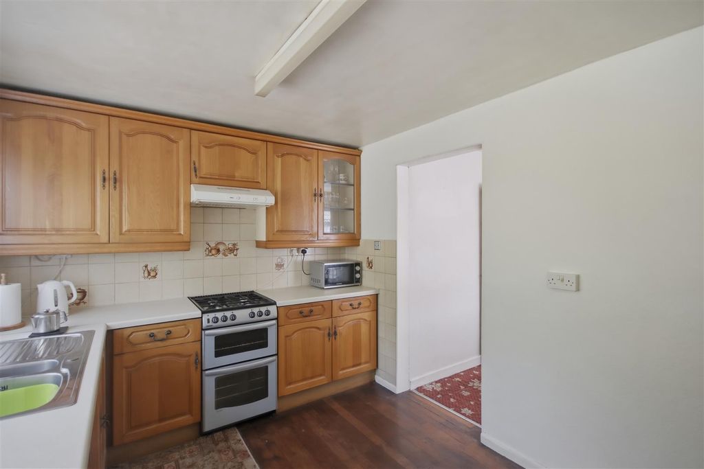 Property photo 3 of 13 Kitchen