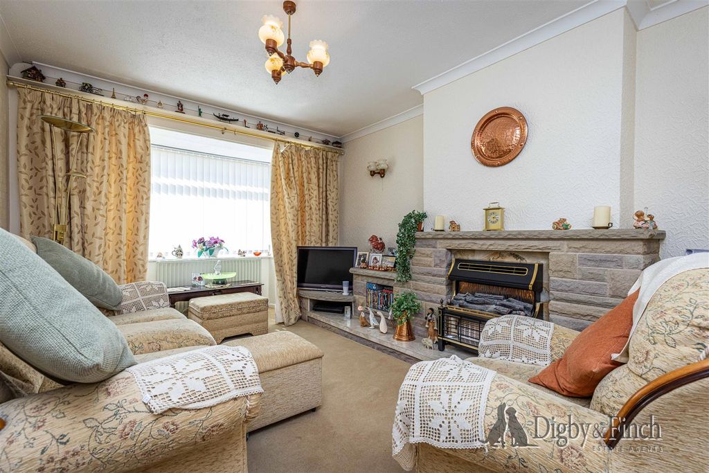 Property photo 2 of 19 Sitting Room